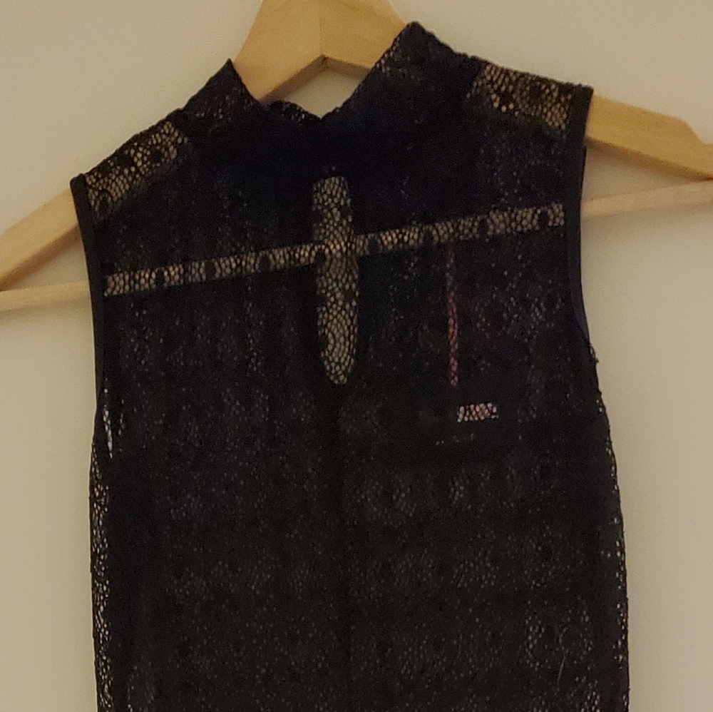 Sassy lace dress from Miami - Picture 4 of 4